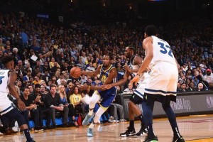  勇士绝杀雷霆终结对手七连胜势头  