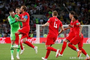  奥格斯堡门将神勇发挥，多次扑救保住平局