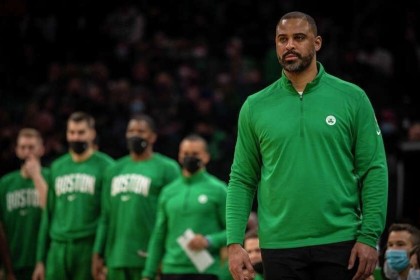  那不勒斯主帅下课，助教暂代帅位  